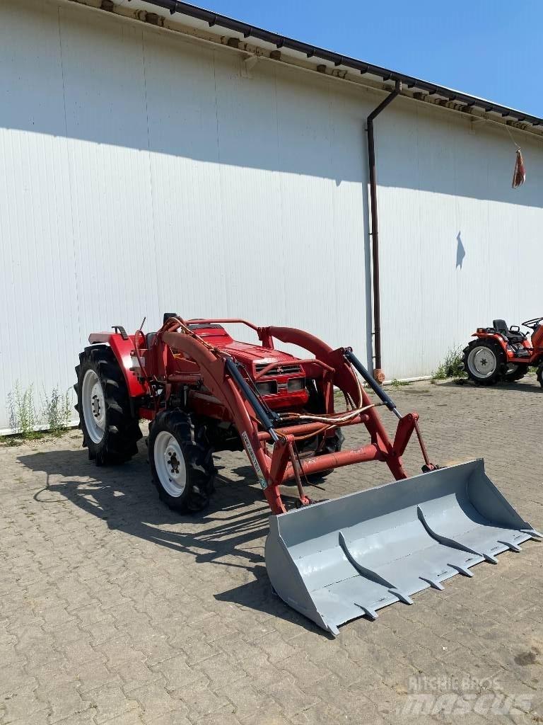 Mitsubishi MT33+tur Kompaktni (mali) traktori