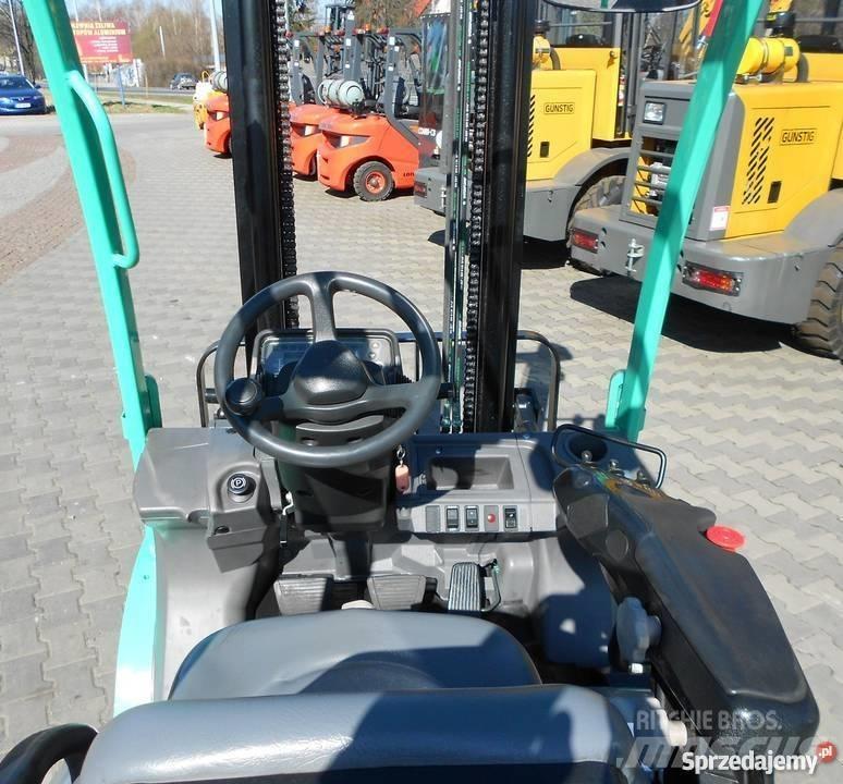 Mitsubishi FG25N Plinski viličari