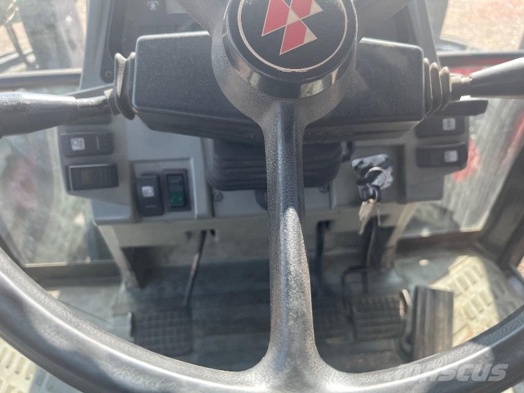 Massey Ferguson 8110 Traktori