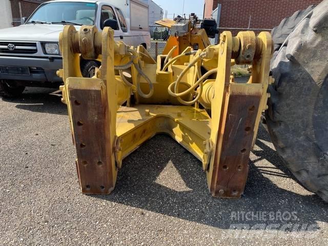 CAT D 8 R Ripper Ostale komponente