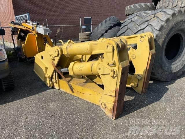 CAT D 8 R Ripper Ostale komponente