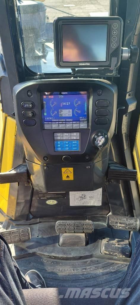 Komatsu D65EXi Buldožeri gusjeničari