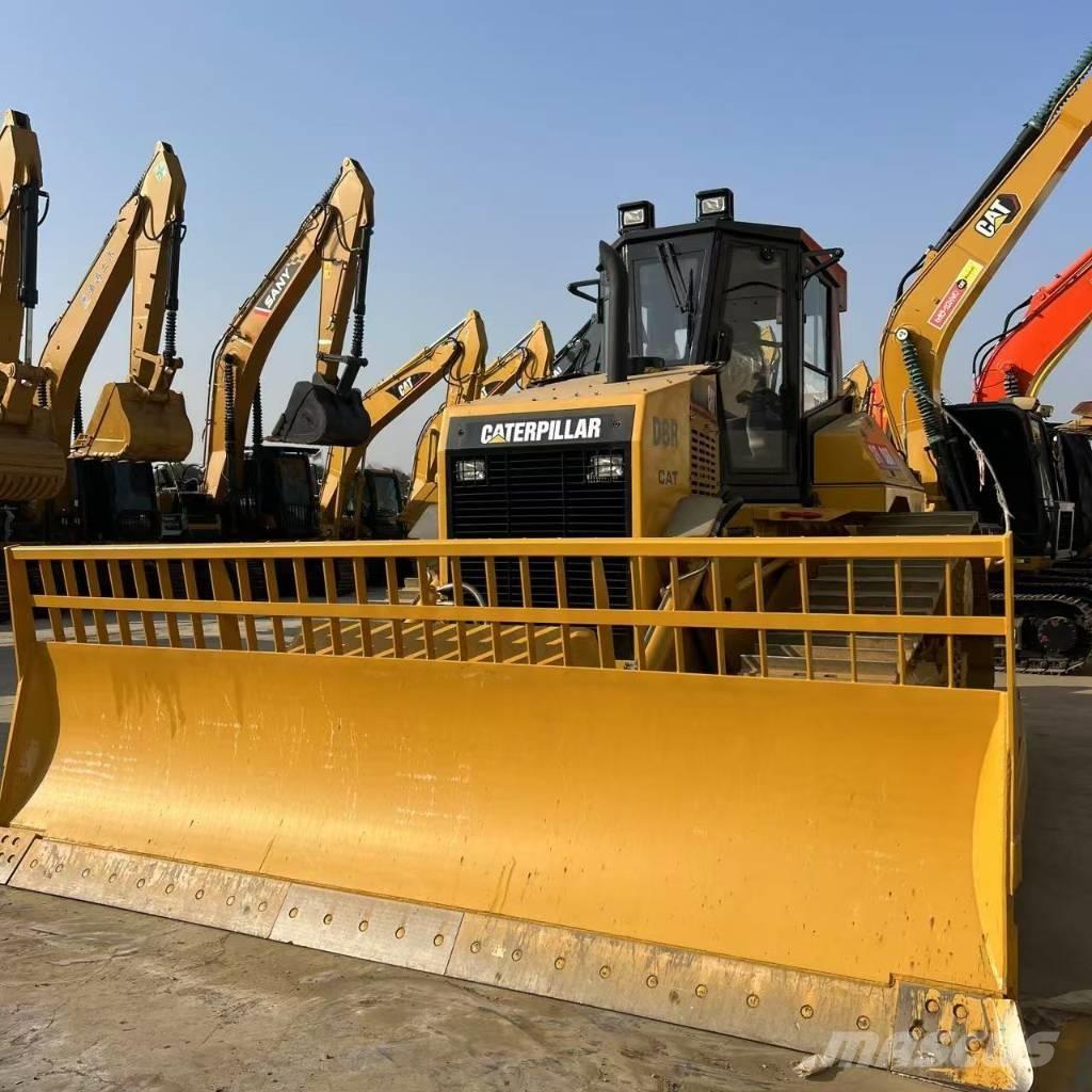 CAT D 8 R Buldožeri gusjeničari
