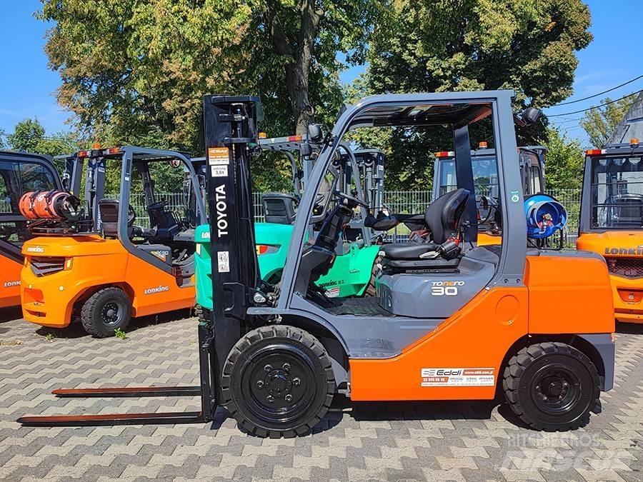 Toyota 02-8FGF30 Plinski viličari