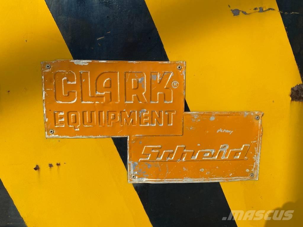 Clark Equipment Gume, kotači i naplatci