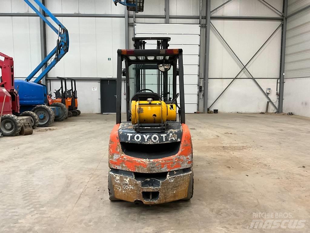 Toyota Tonero 30 Plinski viličari