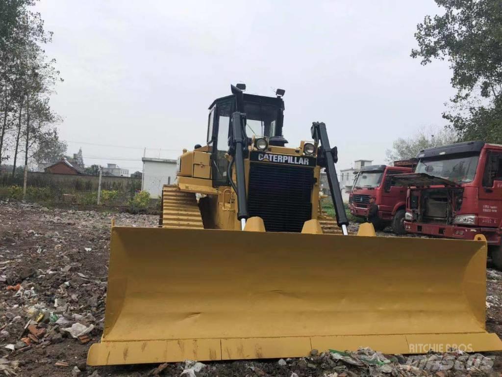 CAT D6H Buldožeri gusjeničari