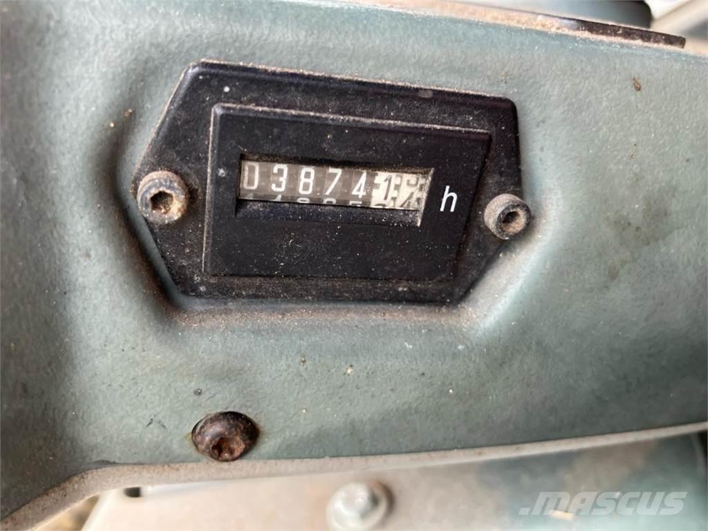 CAT 906 Utovarivači na kotačima