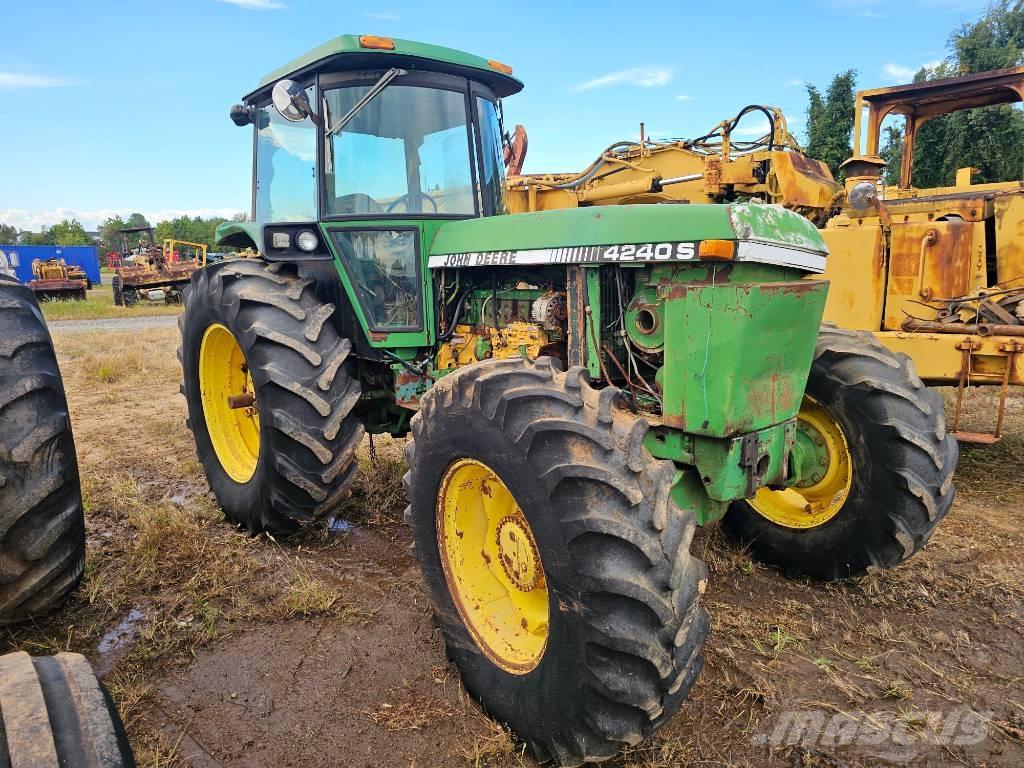 John Deere 4240 S Traktori