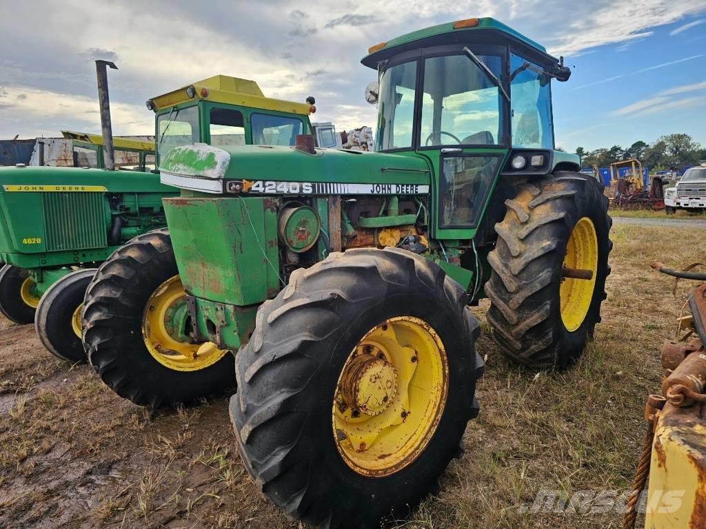 John Deere 4240 S Traktori