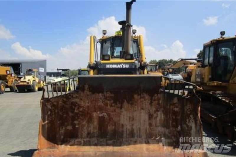 Komatsu D65 EX-16 Buldožeri gusjeničari