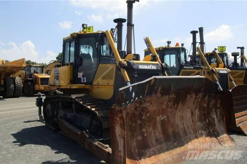 Komatsu D65 EX-16 Buldožeri gusjeničari