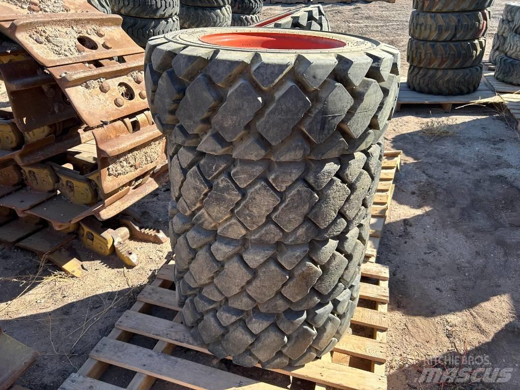 Bobcat 10x16.5 Tires Gume, kotači i naplatci