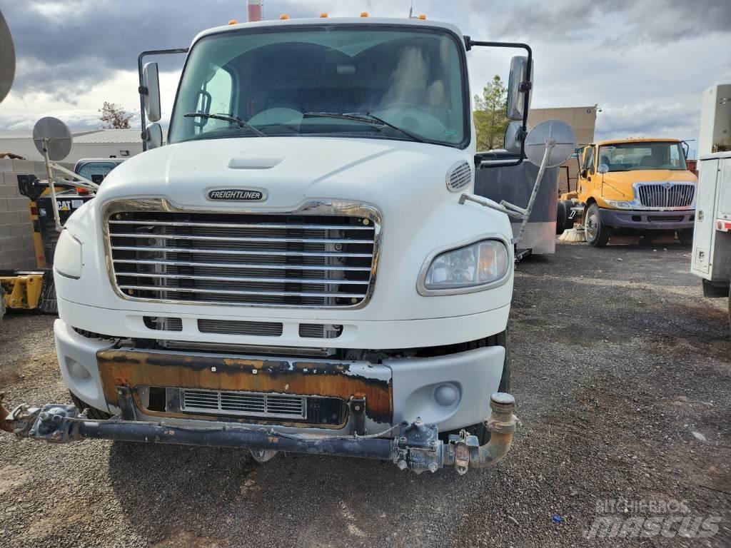 Freightliner M2-106 Kamioni za vodu