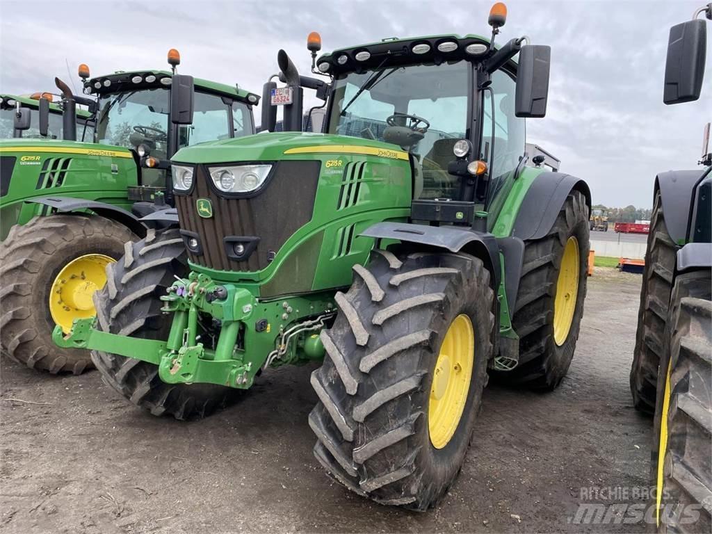 John Deere 6215R Traktori