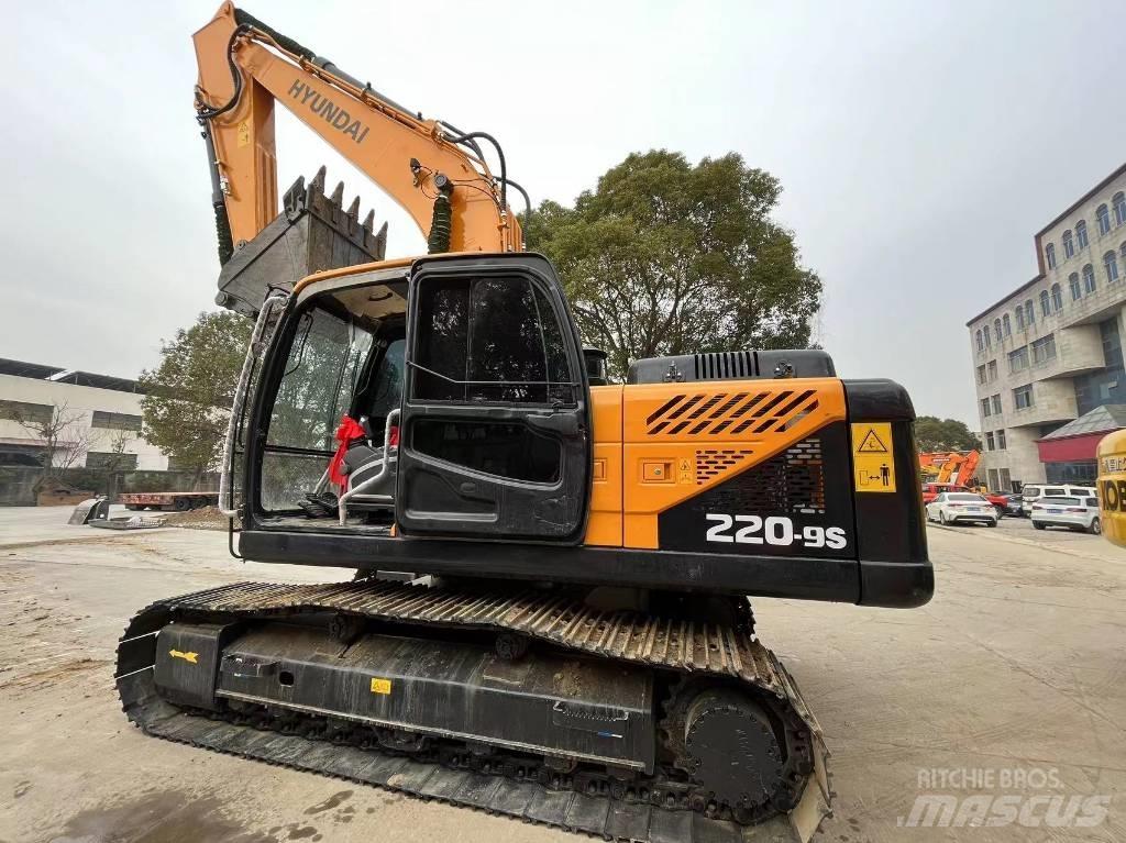 Hyundai R220-9S Bageri na kotačima