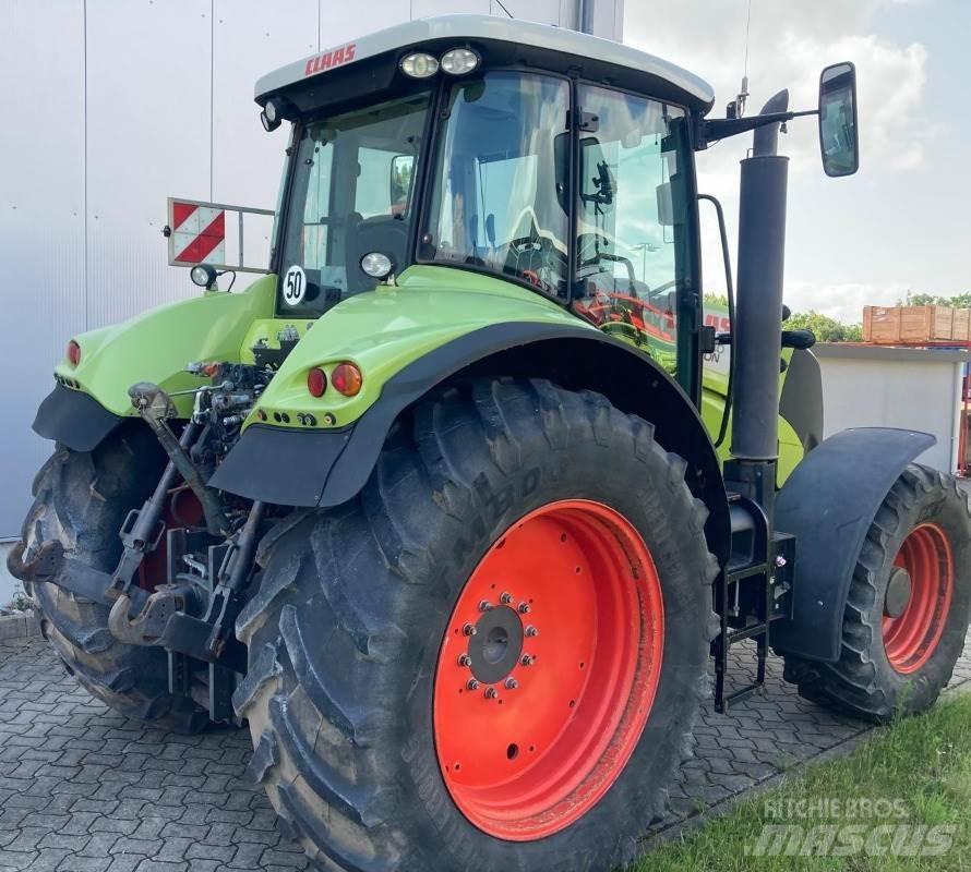CLAAS AXION 840 Traktori