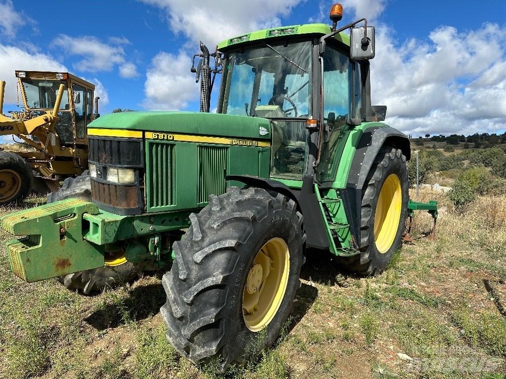John Deere 6810 Traktori
