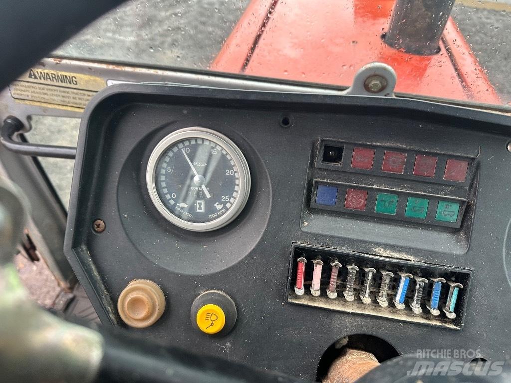 Massey Ferguson 690 Traktori