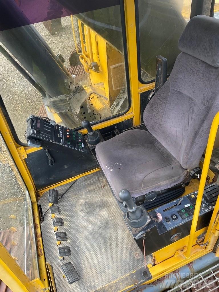 Volvo EC450 Bageri gusjeničari