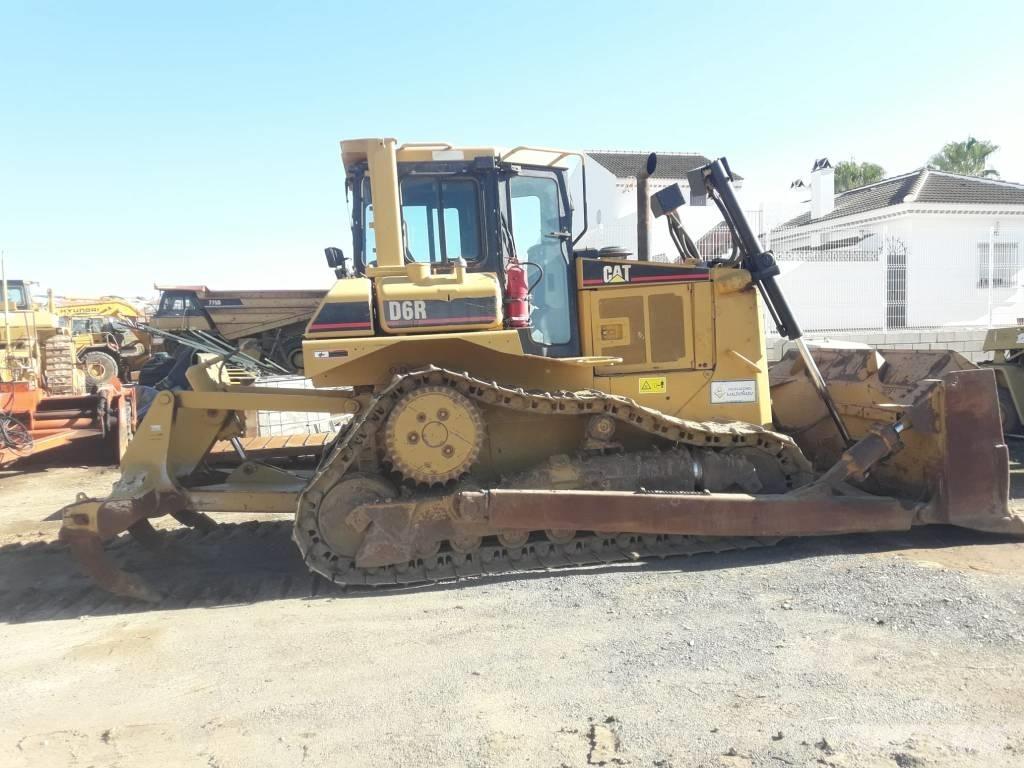 CAT D 6 R II Buldožeri gusjeničari