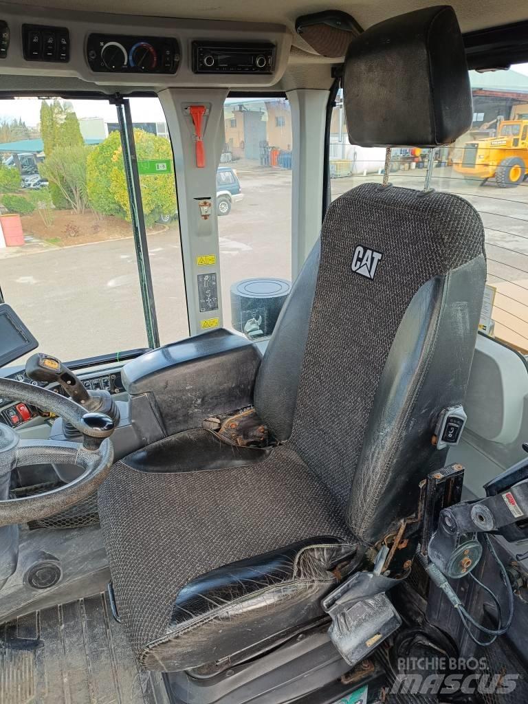 CAT 930M Utovarivači na kotačima