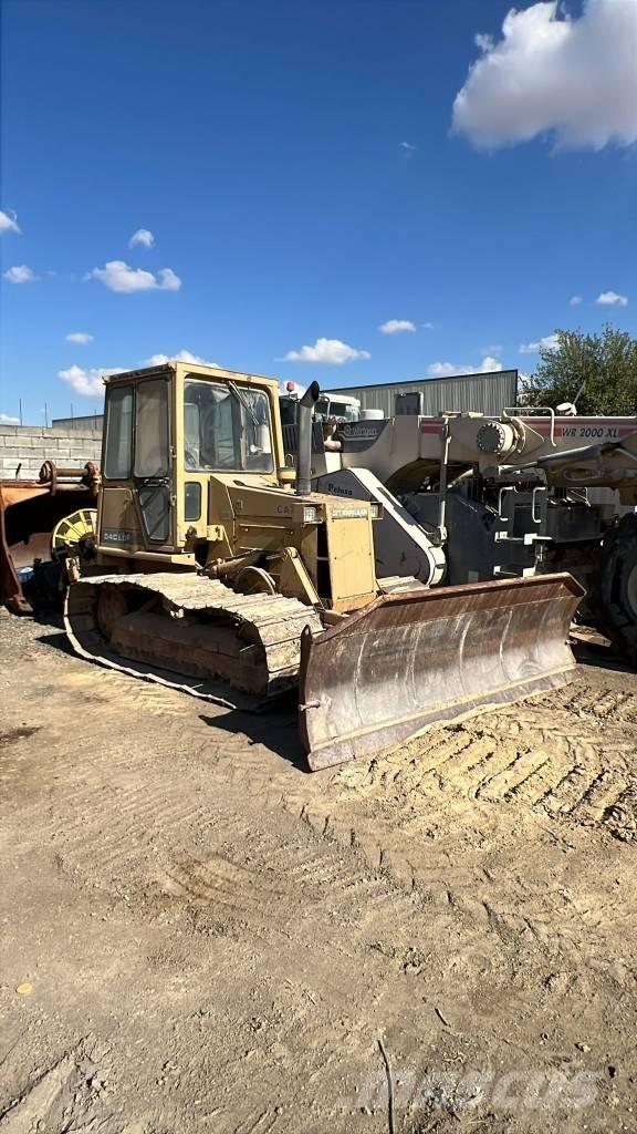 CAT D 4 C Buldožeri gusjeničari