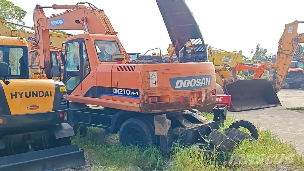 Doosan DH 210 W-7 Bageri na kotačima