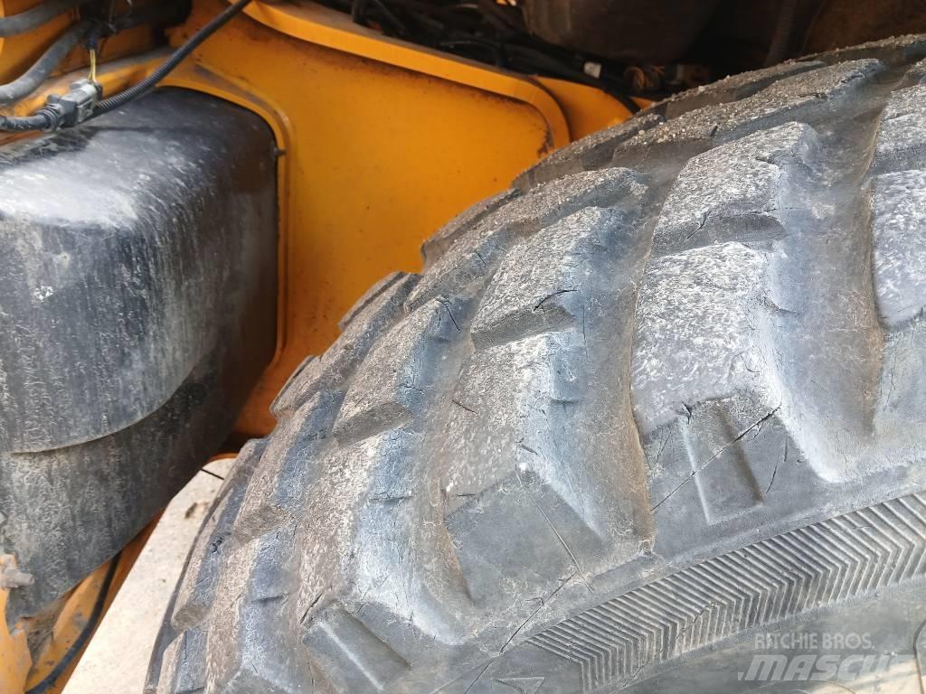 JCB 4cxProAEC Utovarni rovokopači