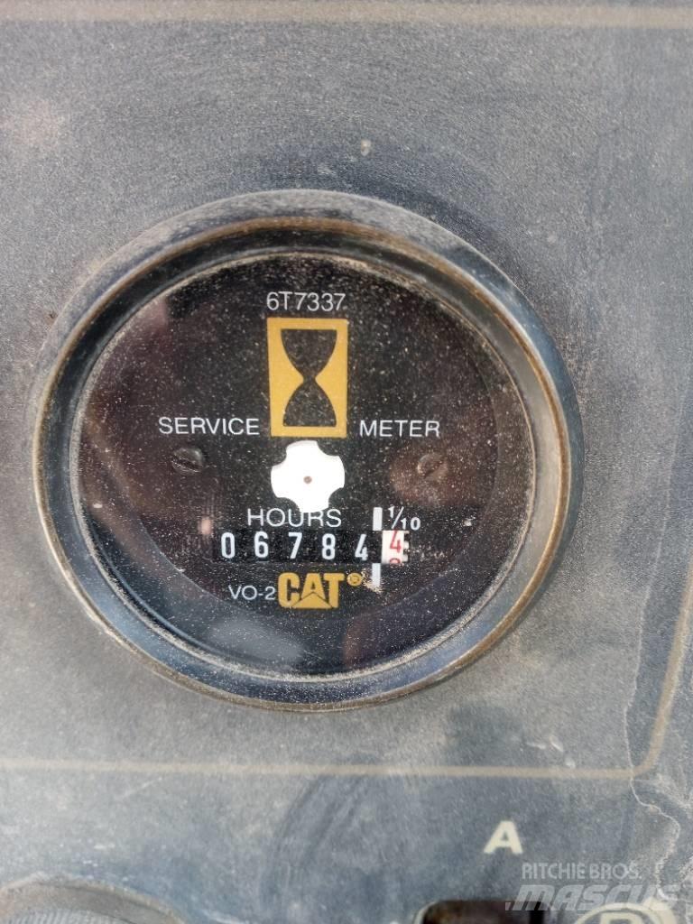 CAT D 4 C Buldožeri gusjeničari