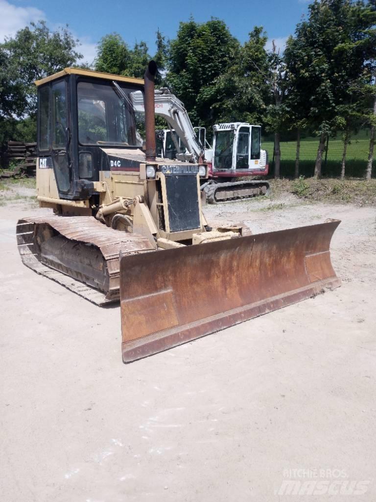 CAT D 4 C Buldožeri gusjeničari