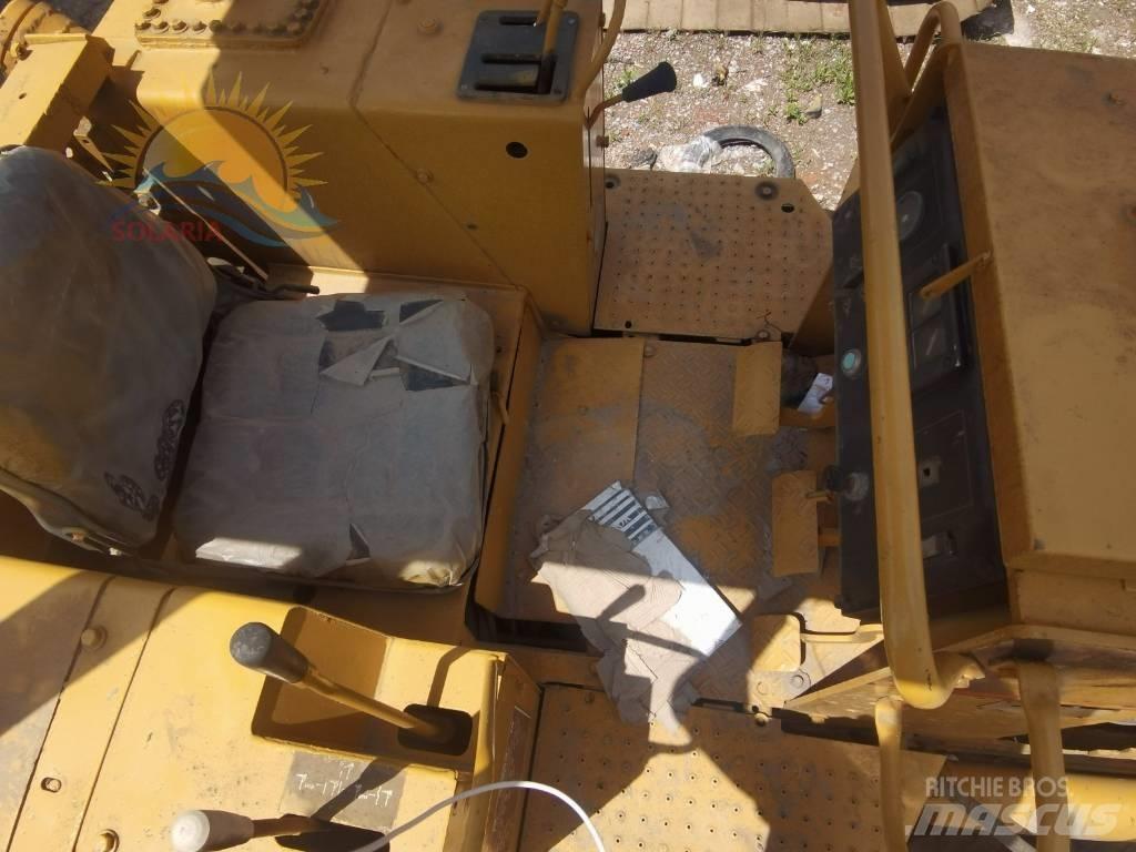 CAT D 3 C Buldožeri gusjeničari