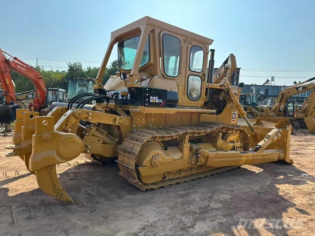 CAT D7G Buldožeri gusjeničari