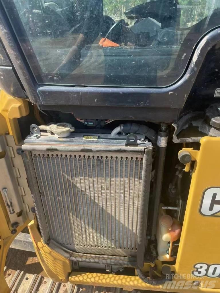 CAT 302 Mini bageri <7t