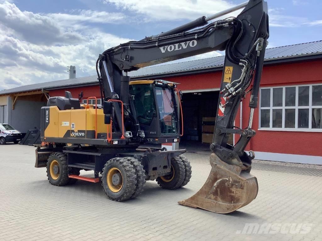 Volvo EW 220 E Bageri na kotačima