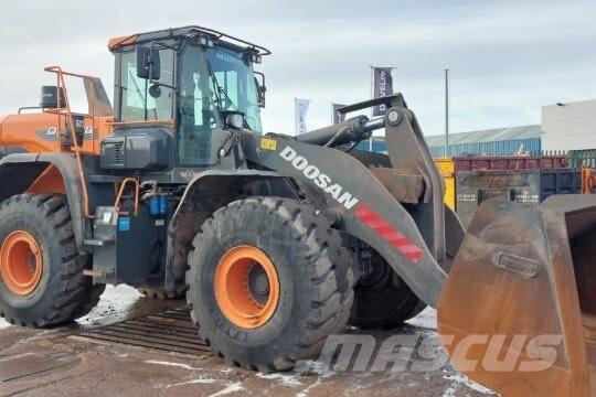 Develon DL 480-7 Utovarni rovokopači