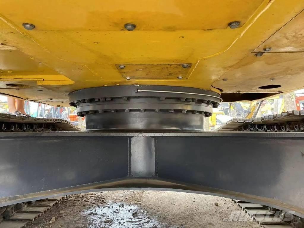 Komatsu PC240-8 Bageri gusjeničari