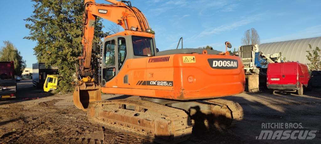 Doosan 225 LC Bageri gusjeničari