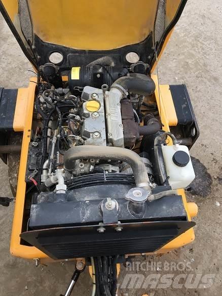 JCB ROLLER VMT 260 Valjci sa dvojnim bubnjem