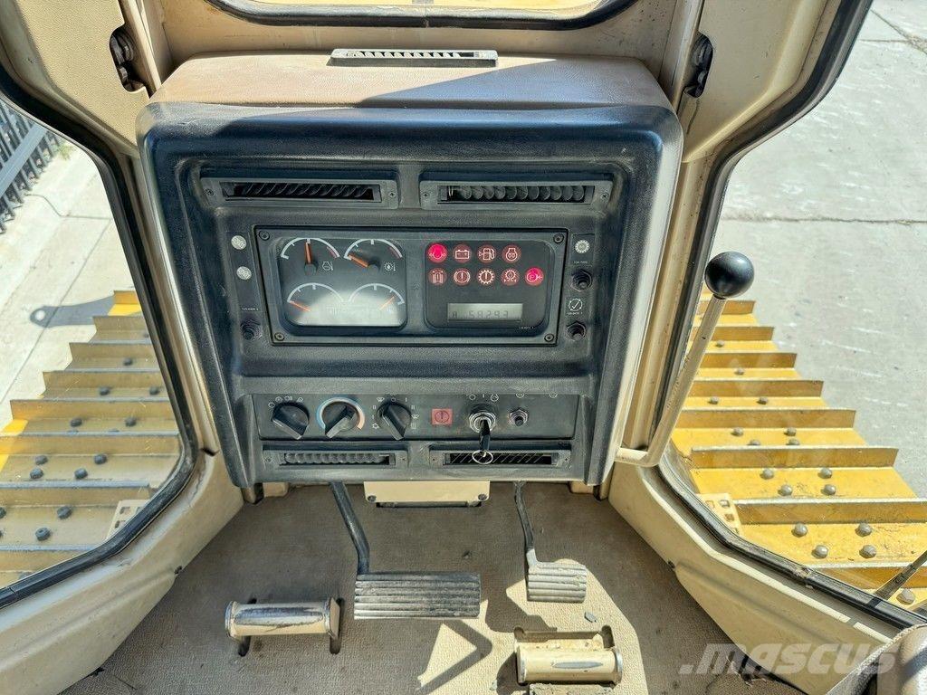 CAT D5M XL Buldožeri gusjeničari