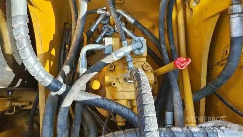 CAT 320 D 2 Midi bageri 7t – 12t