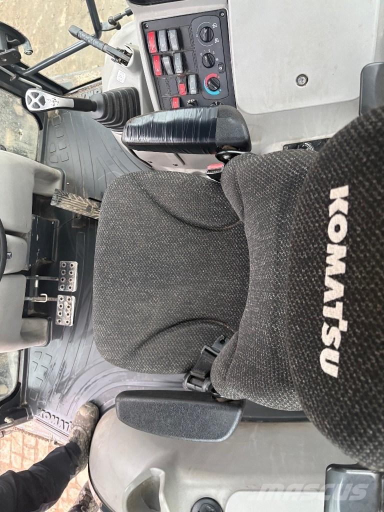 Komatsu WB 97 S Utovarni rovokopači