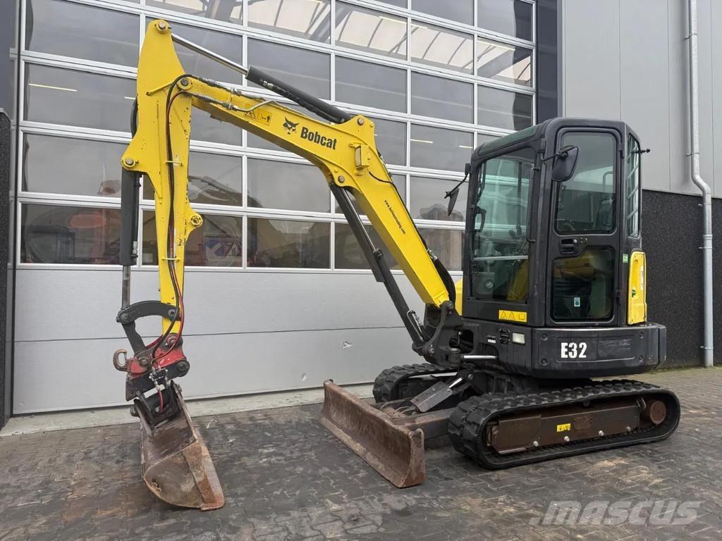 Bobcat E32 Mini bageri <7t