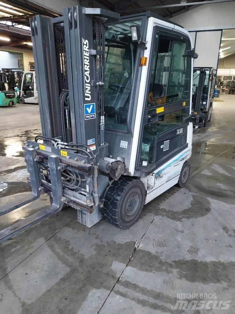 UniCarriers QX25 Električni viličari
