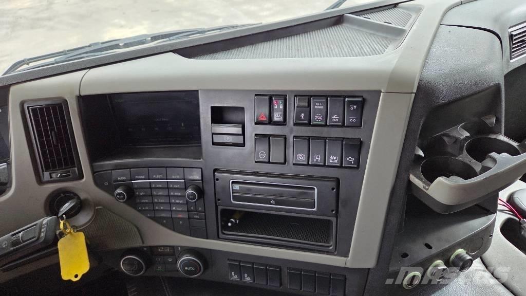 Volvo FM460 6X2*4 Rol kiper kamioni s kukama za dizanje
