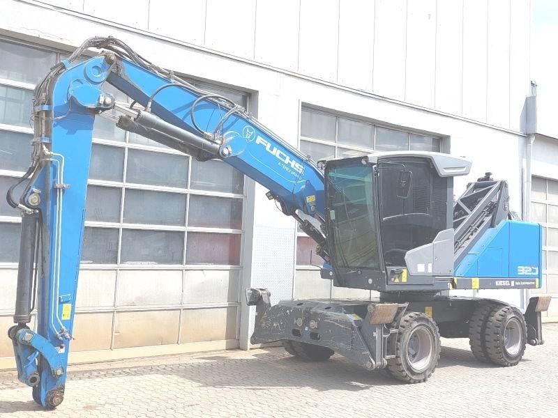 Fuchs MHL 320 F Bageri za manipuliranje materijalom / otpadom