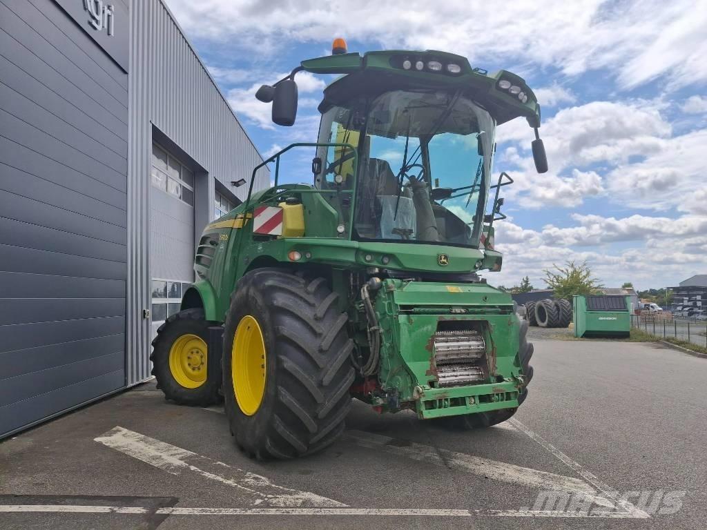 John Deere 7300 i Strojevi za krmu na vlastiti pogon