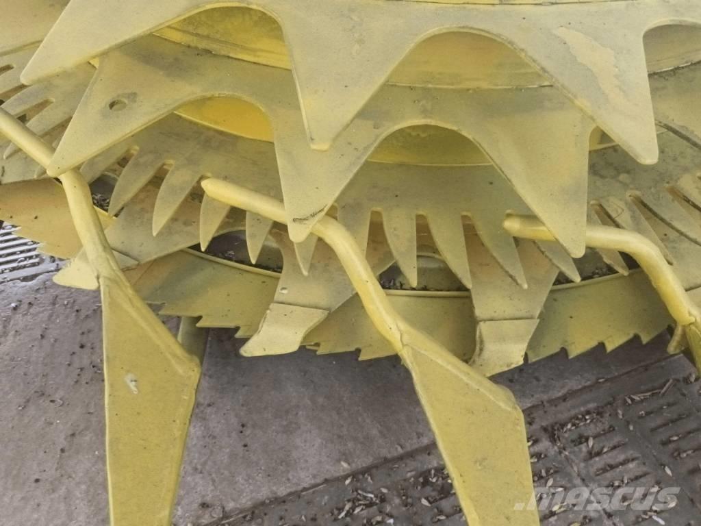 John Deere 7300 i Strojevi za krmu na vlastiti pogon