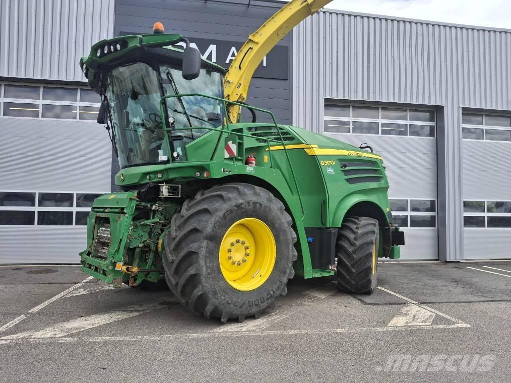 John Deere 7300 i Strojevi za krmu na vlastiti pogon