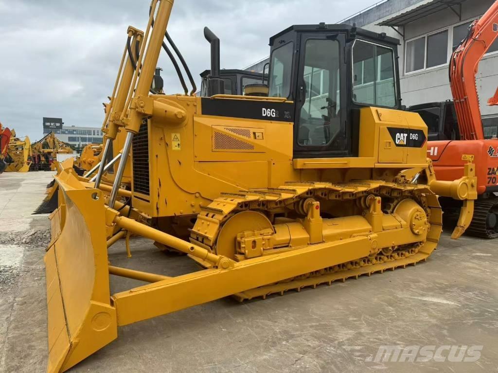 CAT D 6 G Buldožeri gusjeničari